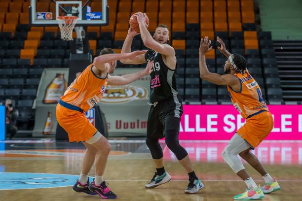 长期徘徊在 长期徘徊在