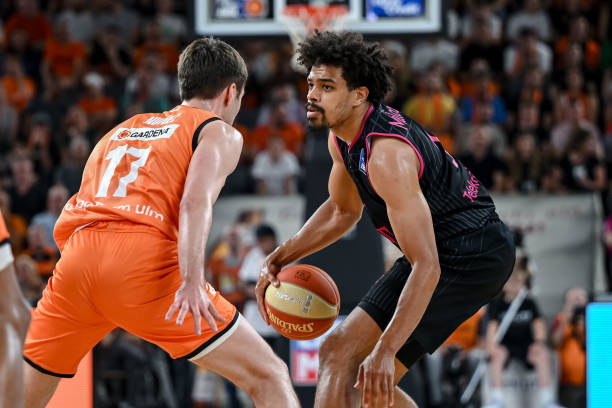 帮助巴萨在 帮助巴萨在